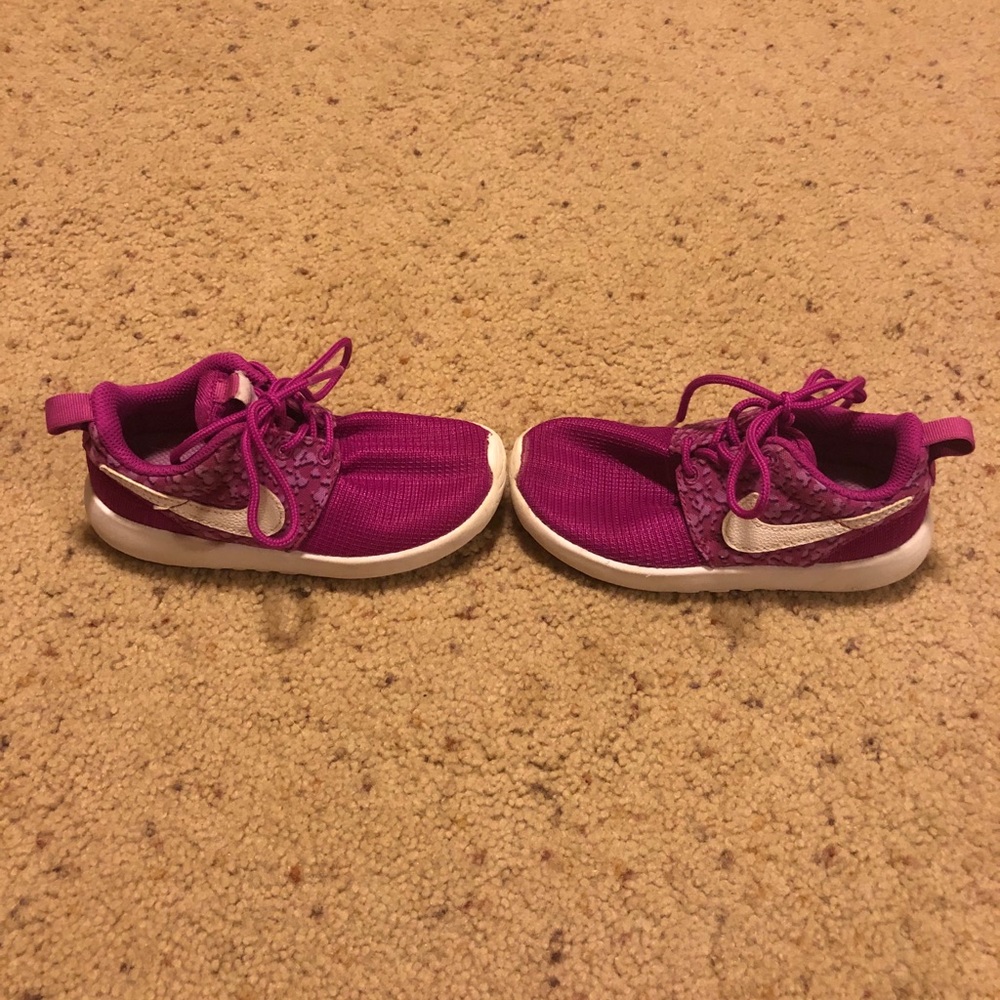 EUC Toddler size 9 Nike's